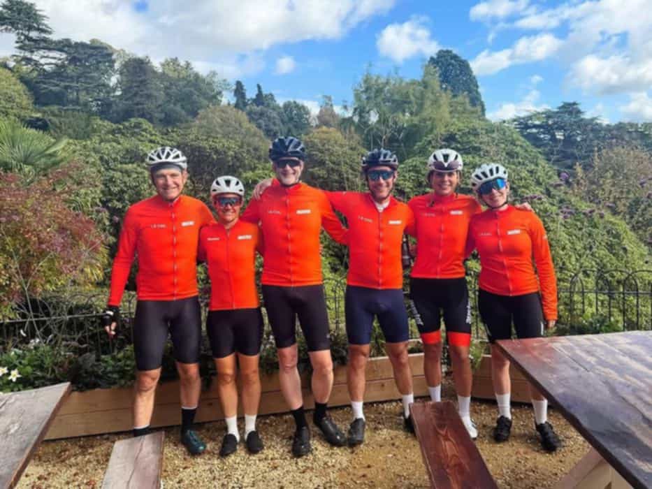 Why do you think of the long sleeve jersey? In a world where black tops are all the rage, you’re not going to miss us in the dark! We’re biased but we think it looks mega. 
.
#auster #austercc #cyclingkit #kitdoping #cyclingstyle #cyclingapparel #cyclinglifestyle #fromwhereiride
