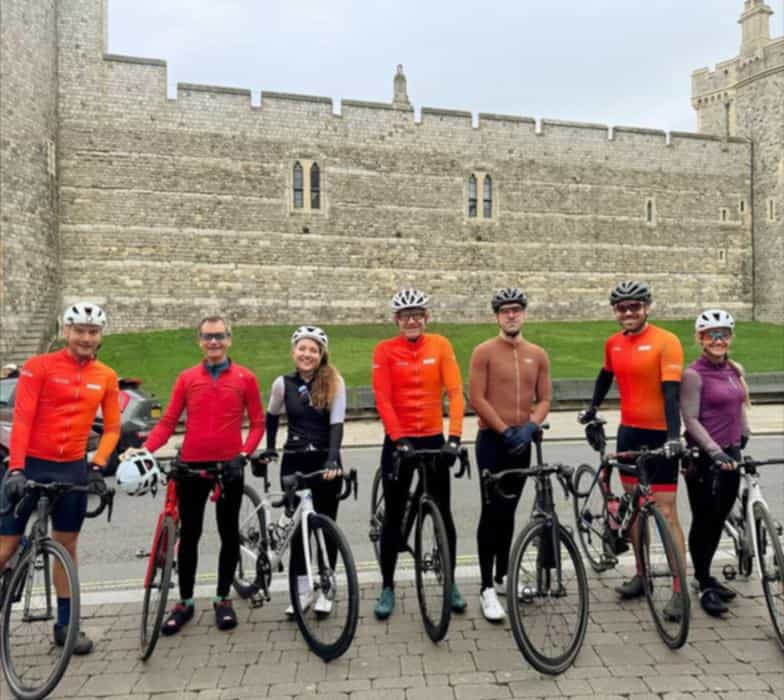 Popping in that Auster orange. Our monthly Windsor rides are going really well. A chance for all our members to catch up and for some to try a different group, some for a challenge and some for the chill. 
If you’re interested in joining our club then either DM us or head to our website (link in the bio). 

#auster #austercc #austercyclingclub #bunrun #windsor
