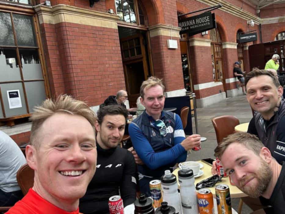 Why do you think of the long sleeve jersey? In a world where black tops are all the rage, you’re not going to miss us in the dark! We’re biased but we think it looks mega. 
.
#auster #austercc #cyclingkit #kitdoping #cyclingstyle #cyclingapparel #cyclinglifestyle #fromwhereiride