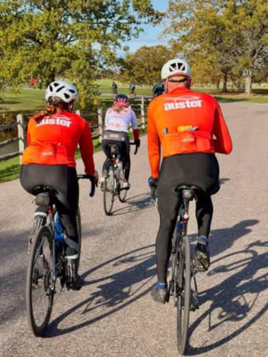 We had a great all club ride this weekend and it was fantastic to see so many turn out for it. Even the sunshine came out for it.
We made our way down to the @cinnamoncafewindsor on a classic buns run. 
I’m sure you’ll all agree that the long sleeve jerseys look fantastic!

#auster #austercc #austercycleclub #joinourclub