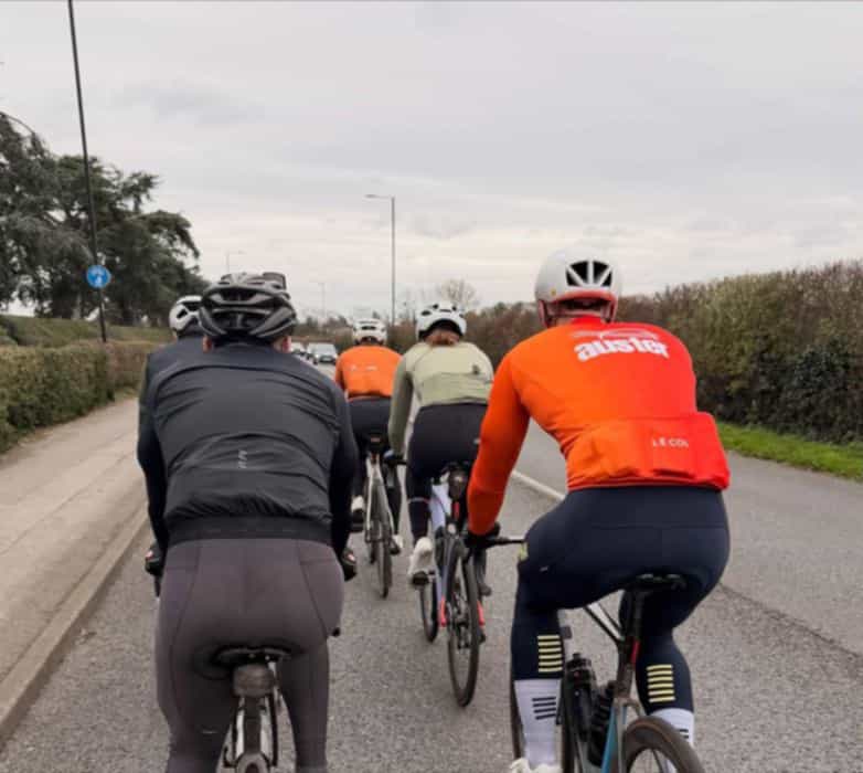 Popping in that Auster orange. Our monthly Windsor rides are going really well. A chance for all our members to catch up and for some to try a different group, some for a challenge and some for the chill. 
If you’re interested in joining our club then either DM us or head to our website (link in the bio). 

#auster #austercc #austercyclingclub #bunrun #windsor