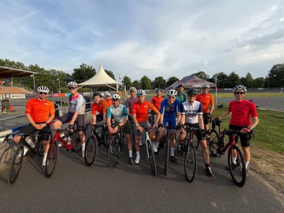 We’ve been arranging and hosting some skills session at @hernehillvelodrome to help improve rider skill and confidence. The sessions are fantastic for everyone, learning about how to better control the bike. Being able to provide session like these to our members is how we give back and keep reinvesting in our wonderful community. 

If it’s something you’d like to be part of, just reach out!

#auster #austercc #austercyclingclub #southlondoncycling #joinourclub